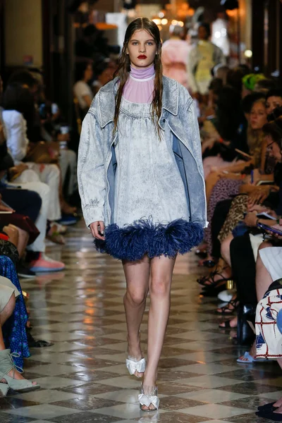 Look 27